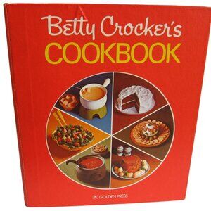 Vintage Betty Crocker Pie Cover Cookbook 1976 Red Hardcover 5 Ring Binder USA